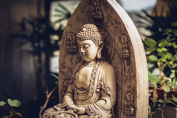 Escuelas del Budismo: Una mirada a las diferentes tradiciones y sus enseñanzas únicas.